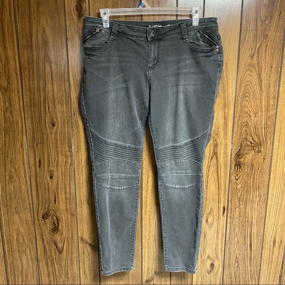 Apt. 9 Moto Distressed Grey Jeans 16R